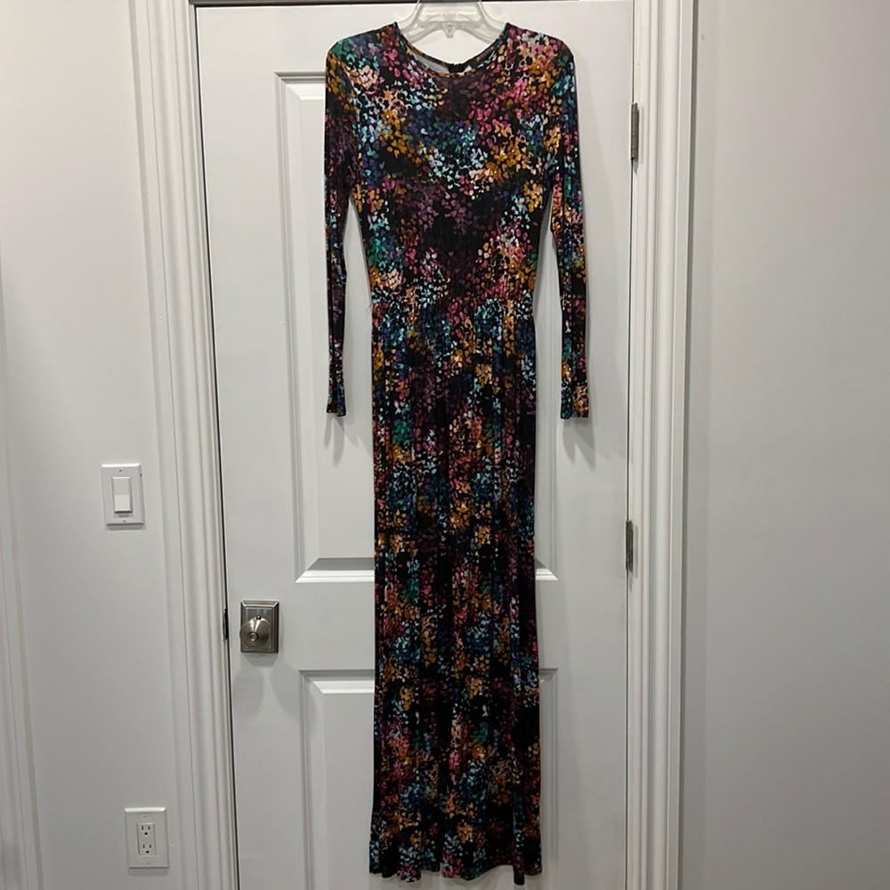 PASHMINA MAXI DRESS. Size small. Floral print maxi dress. Long sleeves.